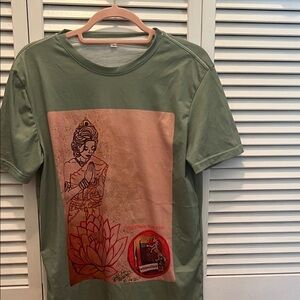 S/M Green Graphic T-Shirt with Asian Lady Prayer. Happy New Year 2026